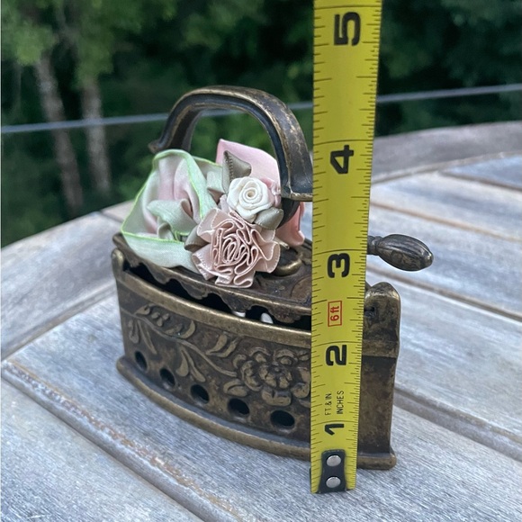 Vtg Brass Sad Iron Trinket or Cricket Box - Picture 7 of 8